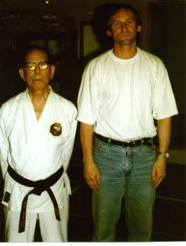 zu Gast bei Karatelegende Shoshin Nagamine † 10.Dan in seinem Dojo in Naha, Okinawa