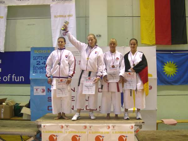 Luisa Ziemer 3 Platz in Slowenien (auf dem Foto rechts)